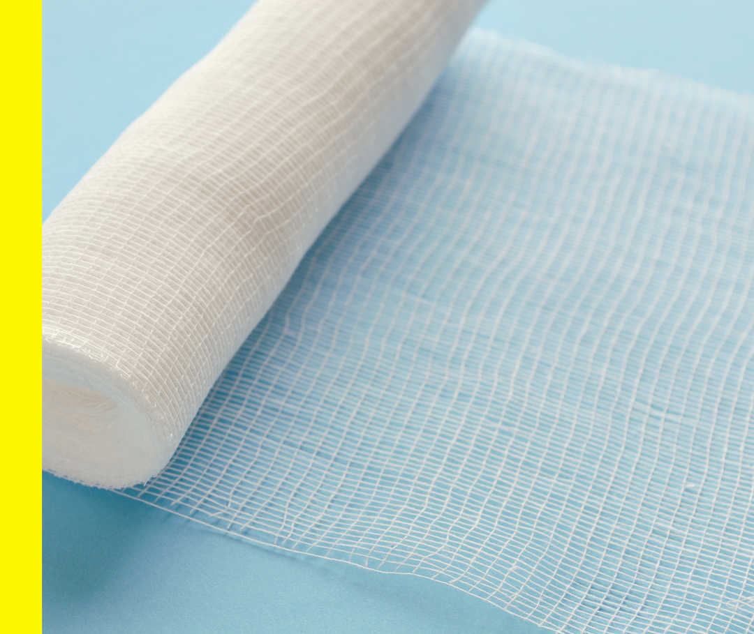 Eine Rolle Verbandsmull.