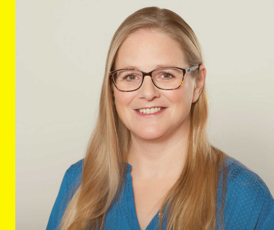 Kerstin lächelt in die Kamera.